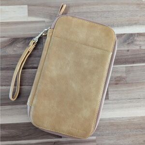 The House of Flynn traveler’s wallet.